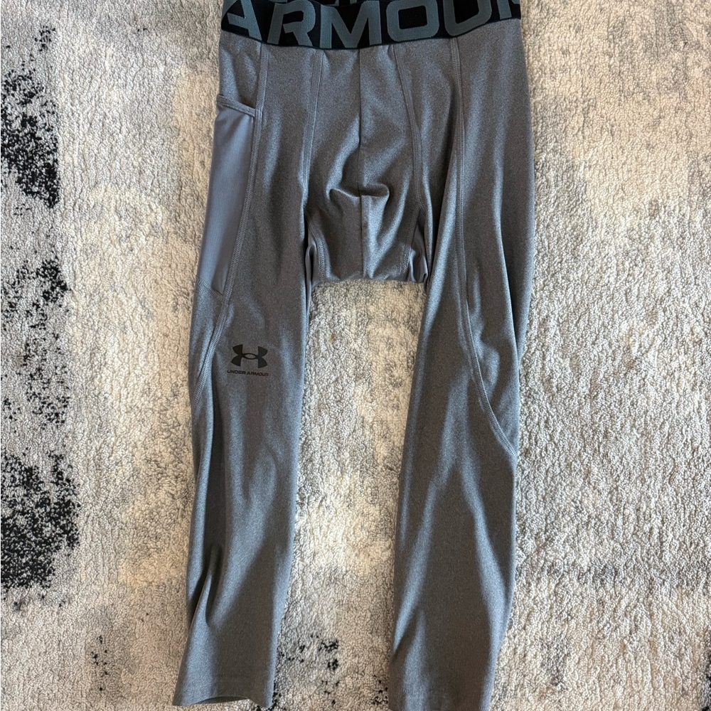 Medium Under Armour Men’s Gray heat gear